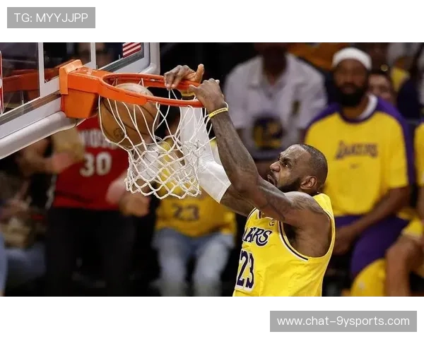 湖人詹姆斯复出首战发威带队取胜勇士赛场燃情